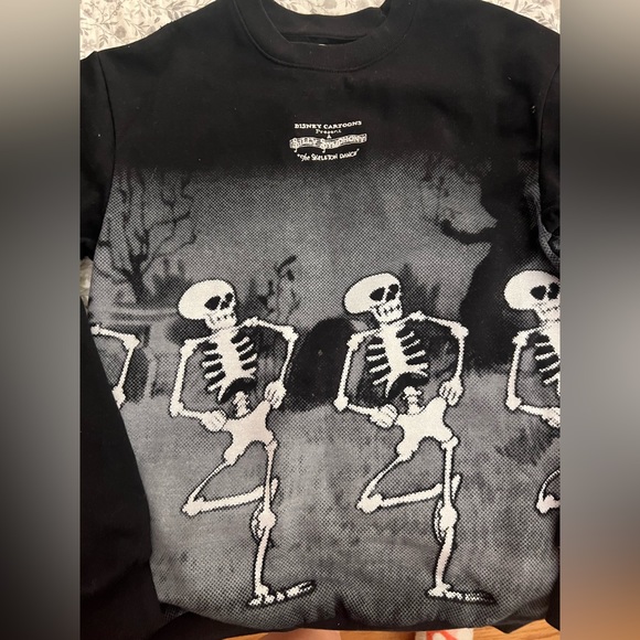 Disney sweater - Picture 4 of 4